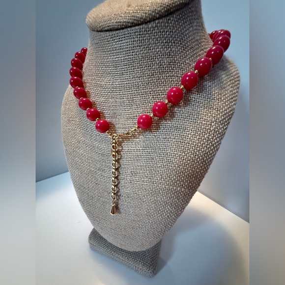 MONET classic VTG red beads plastic lucite gold tone accent hook lightweight - Picture 5 of 12